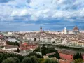 Panoramica di Firenze con Ponte Vecchio e Duomo, ideale per un itinerario firenze 1 giorno.