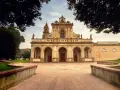 La facciata imponente della Collegiata di Santa Maria Assunta a Castelfiorentino, cosa vedere in questo gioiello toscano.