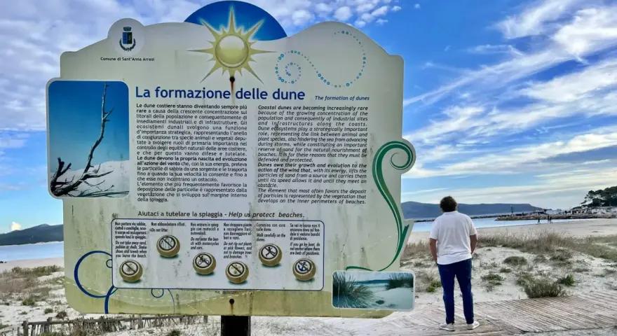 La spiaggia di Porto Pino, con le sue dune, è un ecosistema prezioso da proteggere. Segui le indicazioni per preservarla.